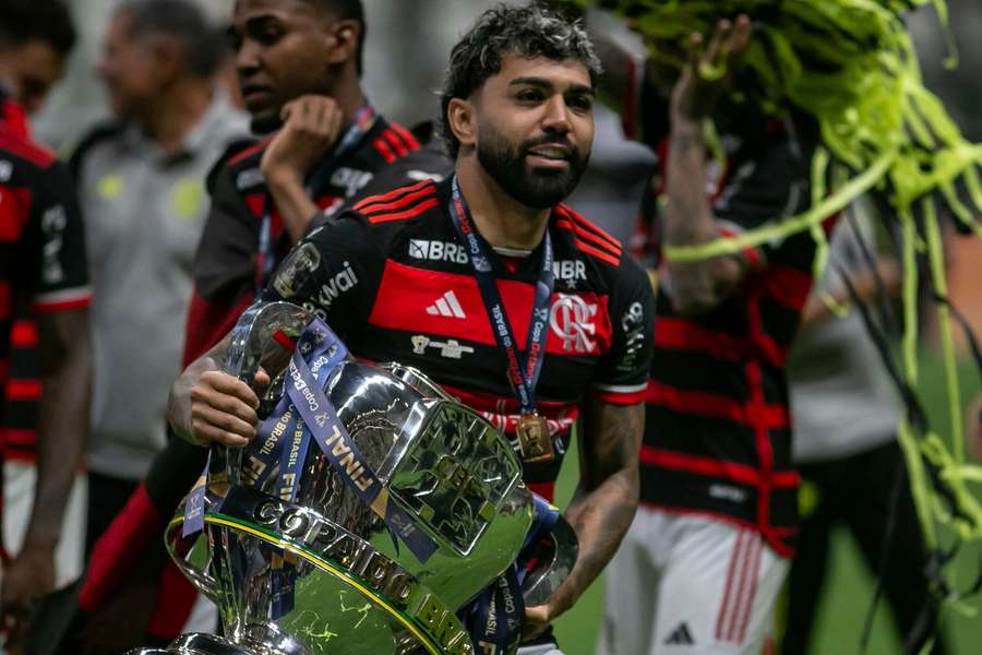 Gabigol Anuncia Saída do Flamengo e Assina com o Cruzeiro a Partir de 2025